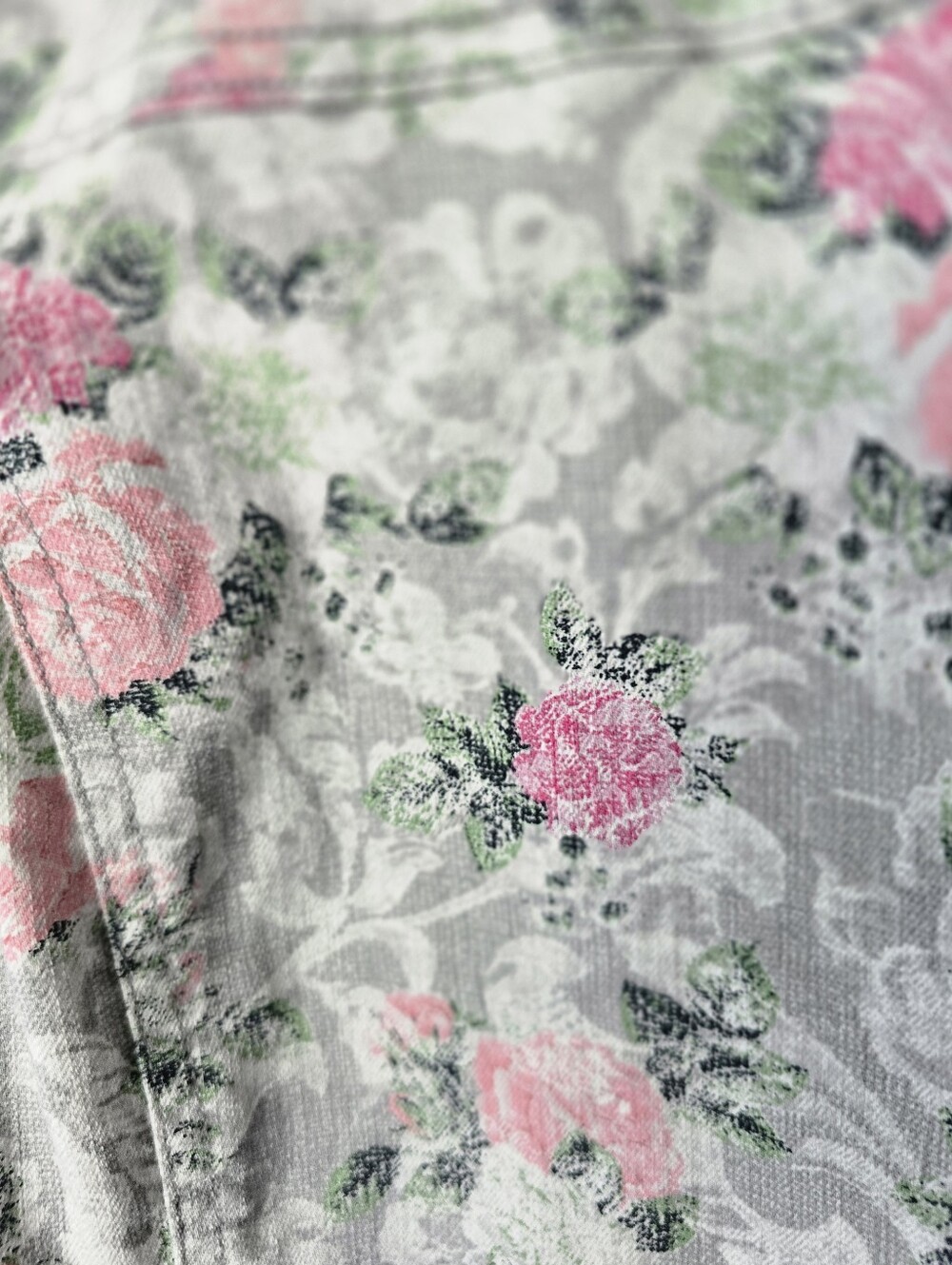 Stunning All-over Floral Jean Jacket. Vintage 90's Style. Nearly New. - Picture 3 of 8